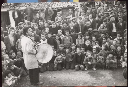 Özgürleşme Pratiği Olarak Fraktal Tiyatro - Hadsiz Kolektif Vizyonu-Ege Can Özgür/TEB Oyun Dergisi-Gelecek Sayısı